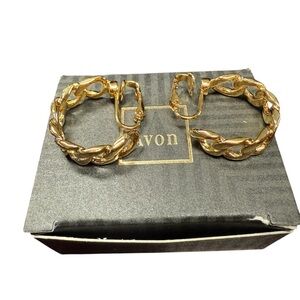 Avon Goldtone “Frozen Hoop”  Textured Hoop clip earrings size small NIB vintage